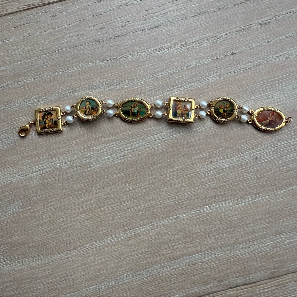 Vintage Danbury Mint Hummel Charm Bracelet, Gold Plated, Cultured Pearls - Picture 3 of 6